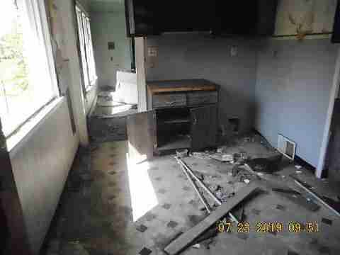 4400 St Clair (30)_m.jpg